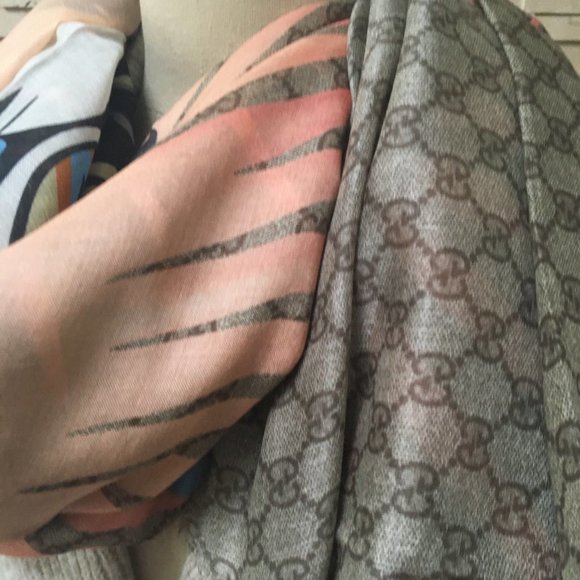 Gucci Scarf/Wrap - Picture 7 of 14
